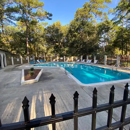 #81 Beautiful Large 2 Assigned Parking Pool Pet Friendly Near All